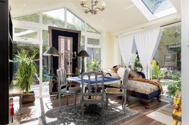 DINING / GARDEN ROOM