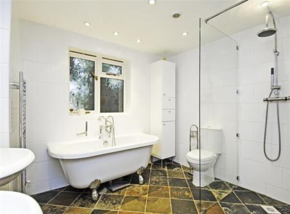 EN-SUITE WET ROOM/BATHROOM