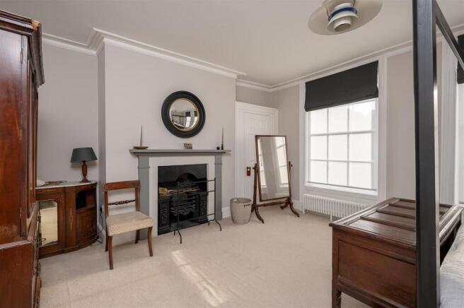 4 bed Town House for sale Image 12