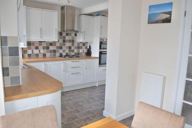 KITCHEN/DINING ROOM