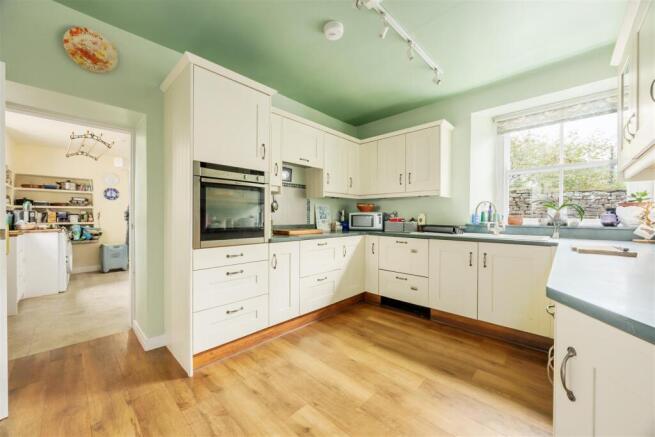 4 bed Detached for sale Image 6