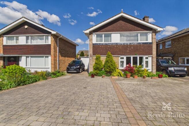 4 bed Detached for sale