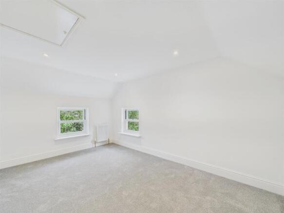 4 bed Detached for sale Image 12