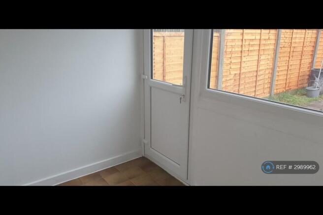 3 bed Terraced to rent Image 9