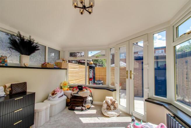 3 bed Semi-Detached for sale Image 7