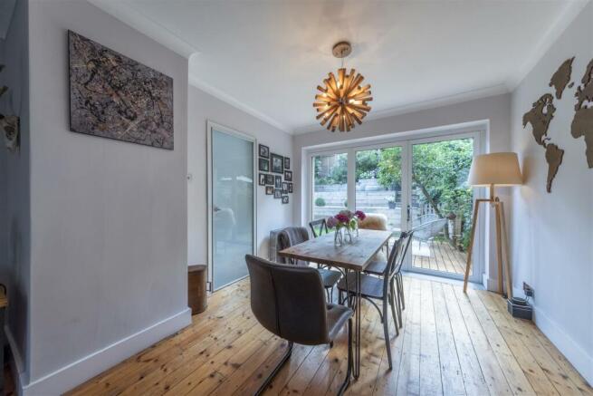 4 Holford Crescent-010.JPG