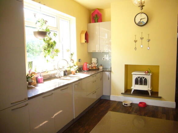 4 bed Detached for sale Image 11