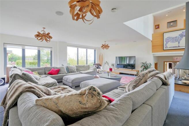 4 bed Detached for sale Image 12
