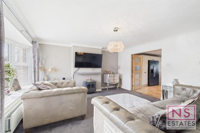 3 bed Semi-Detached for sale Image 8
