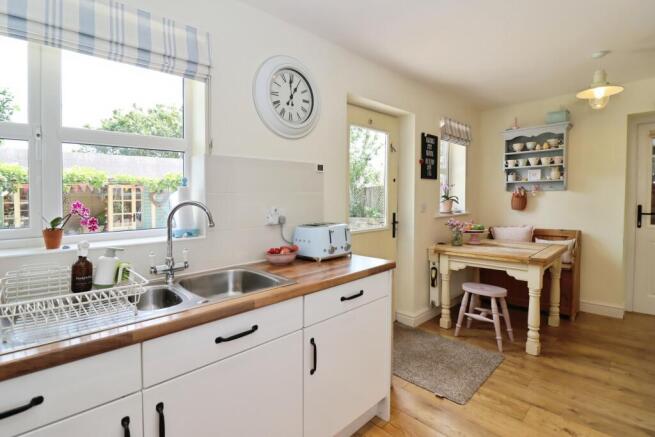 4 bed Detached for sale Image 9