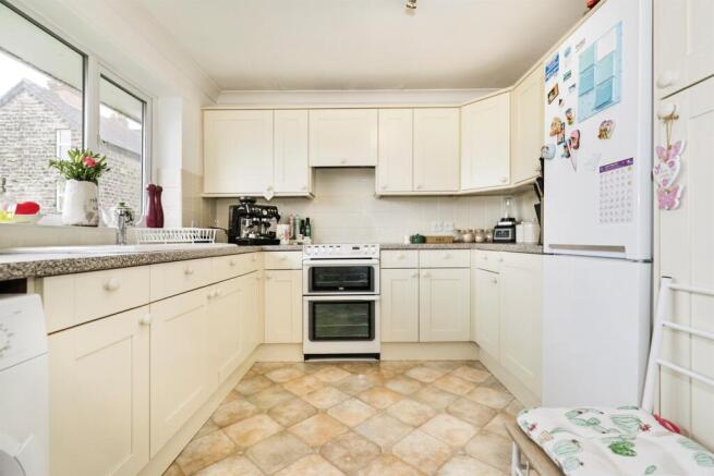 4 bed House for sale Image 10