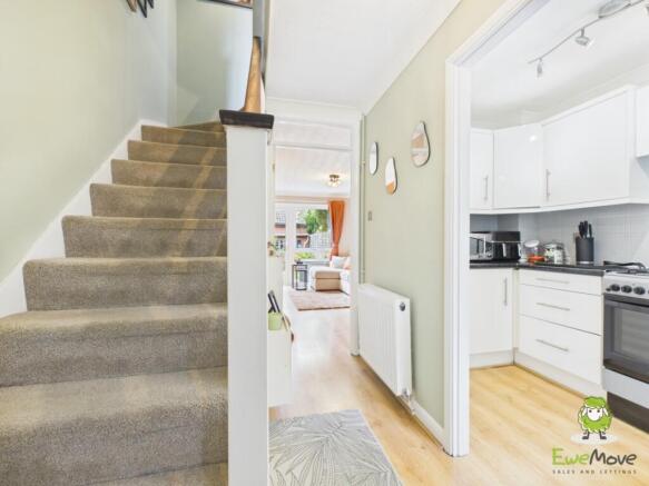 EweMove Estate Agents Basingstoke - 9 McCartney Wa