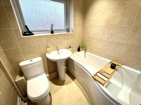 FAMILY BATHROOM