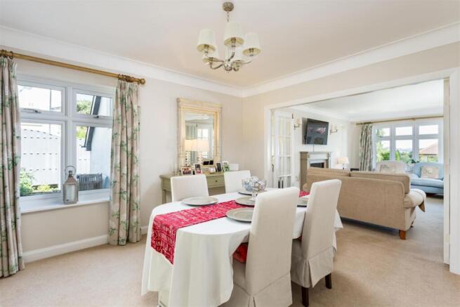 5 bed Detached for sale Image 7