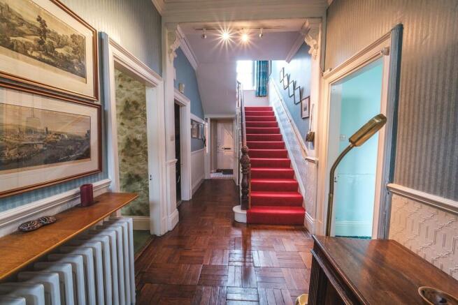5 bed Detached for sale Image 4