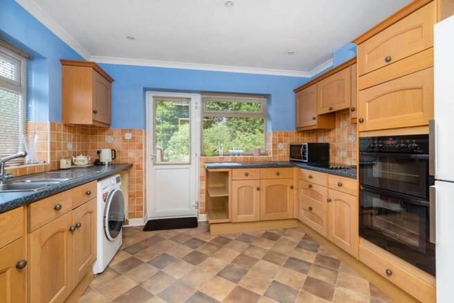 Cootes Avenue, Horsham, RH12 photo 4