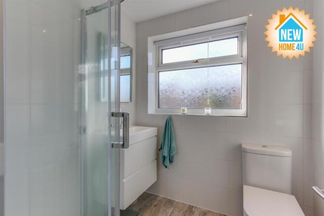 FAMILY BATHROOM: