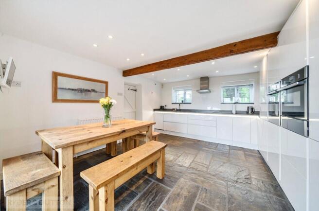 4 bed Detached for sale Image 11