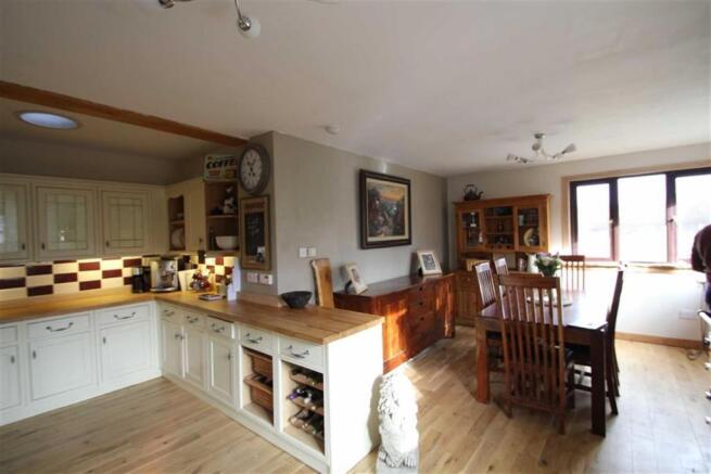 Kitchen/ Dining Room