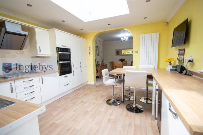 3 bed House for sale Image 6