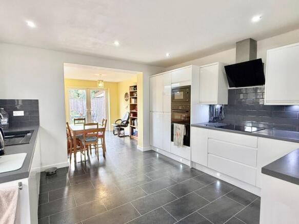 KITCHEN/DINING ROOM