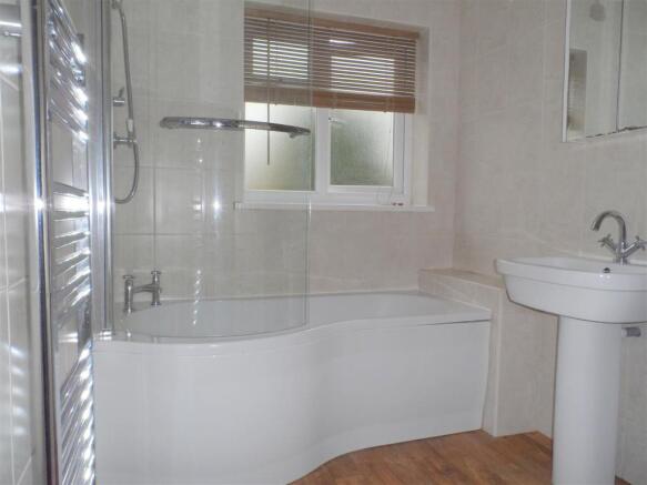 FAMILY BATHROOM