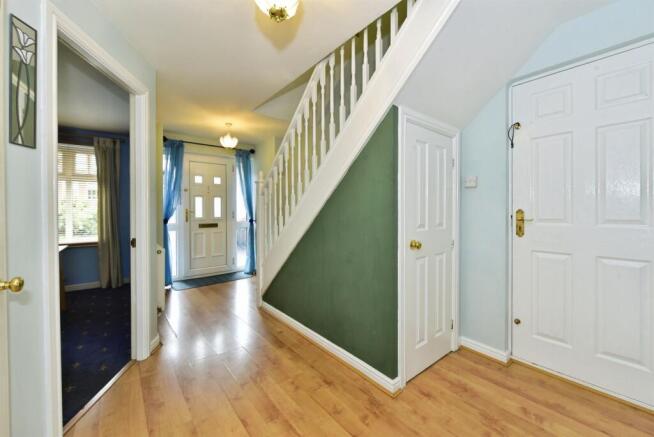 4 bed Detached for sale Image 8