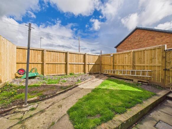 4 bed Semi-Detached for sale Image 10