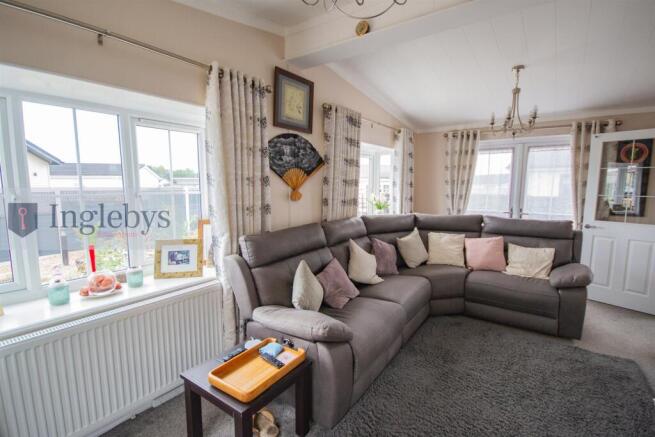 2 bed Park Home for sale Image 5