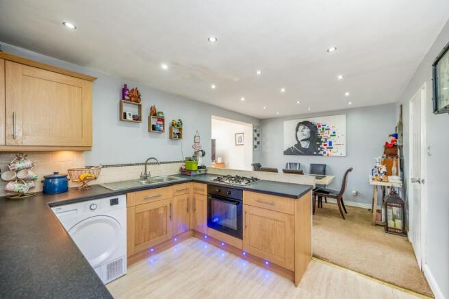 4 bed Detached for sale Image 6