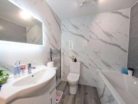 2 bed Apartment for sale Image 12
