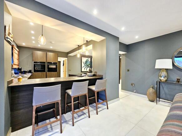 5 bed Detached for sale Image 10