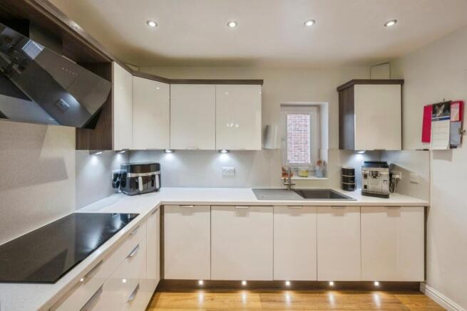 3 bed Semi-Detached for sale Image 6