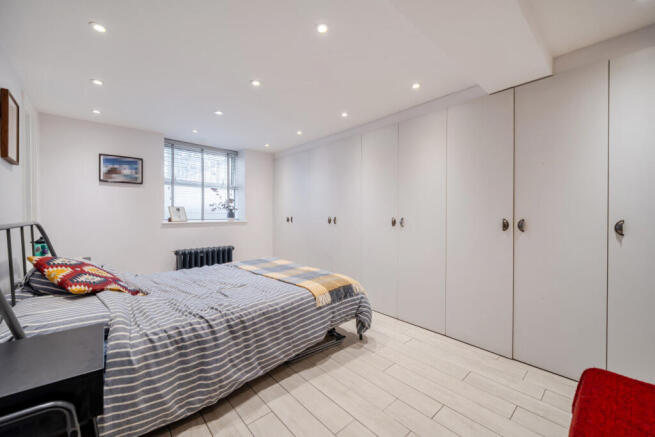 1417411-4-69a17ab...