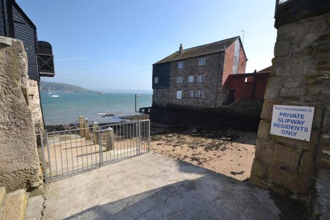 RESIDENT'S SLIPWAY