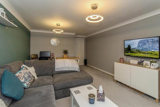 Lounge/Dining Room
