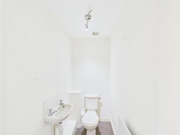 3 bed Detached to rent Image 4