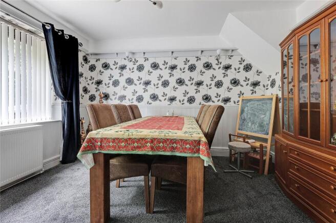 4 bed Bungalow for sale Image 12