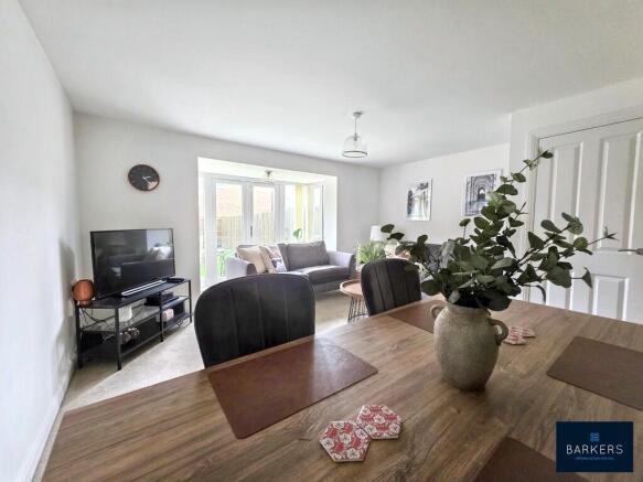 4 bed Semi-Detached to rent Image 5