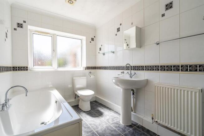 3 bed Detached Bungalow for sale Image 12
