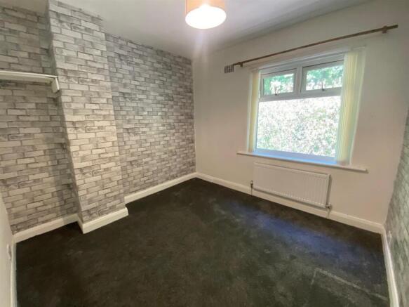 2 bed Terraced to rent Image 5