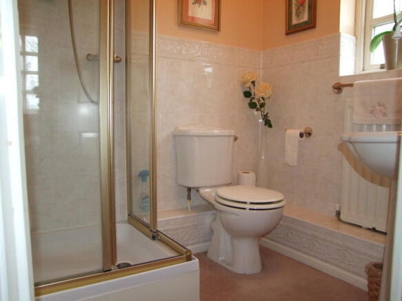 ensuite shower ro...