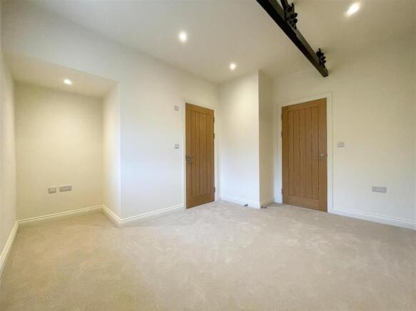 4 bed Mews to rent Image 10