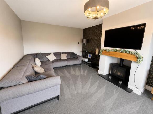 4 bed House for sale Image 5