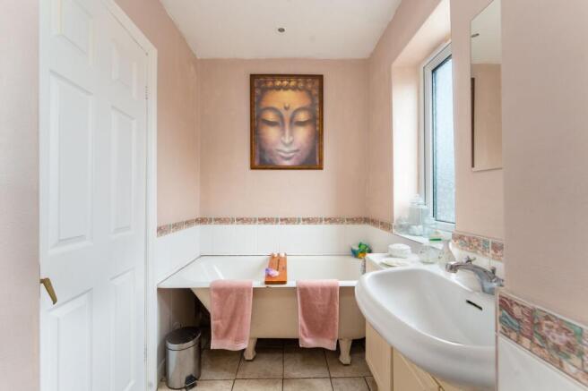 4 bed Semi-Detached for sale Image 11