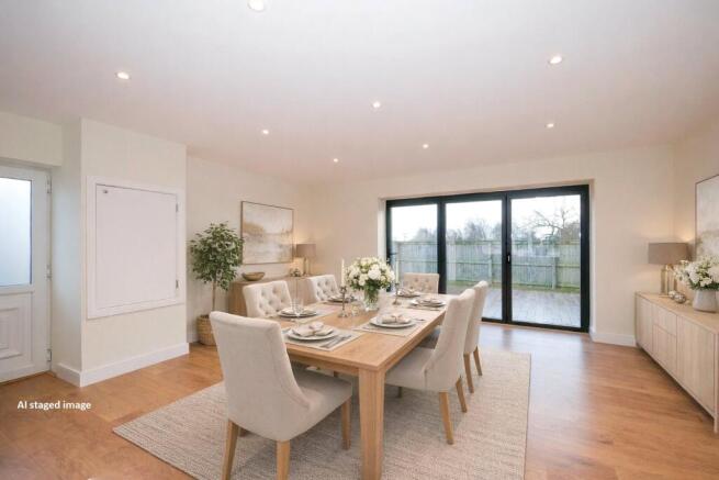 5 bed Detached for sale Image 7
