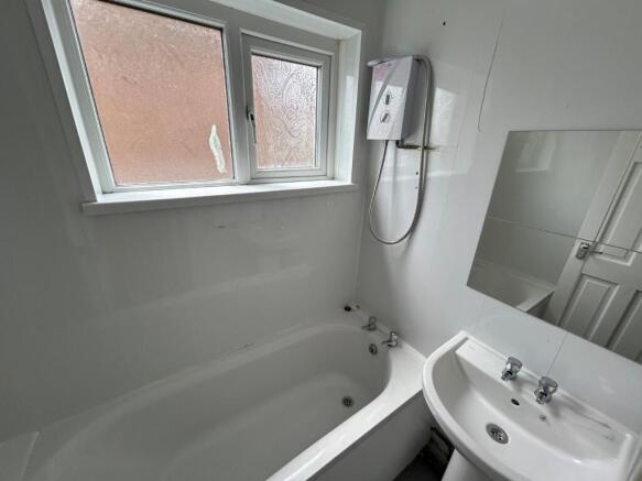 3 bed Semi-Detached to rent Image 10