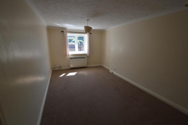 Lounge Property to l