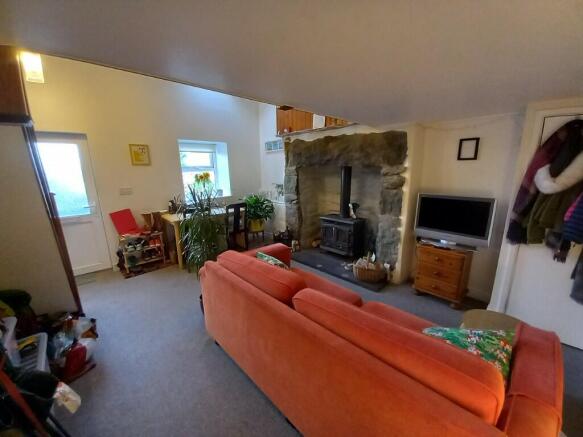 LOUNGE/DINING ROOM 