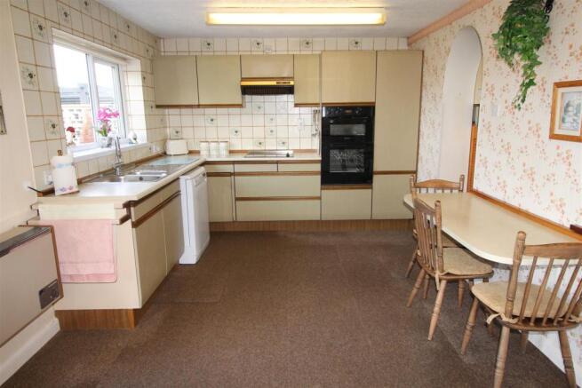 KITCHEN-BREAKFAST ROOM